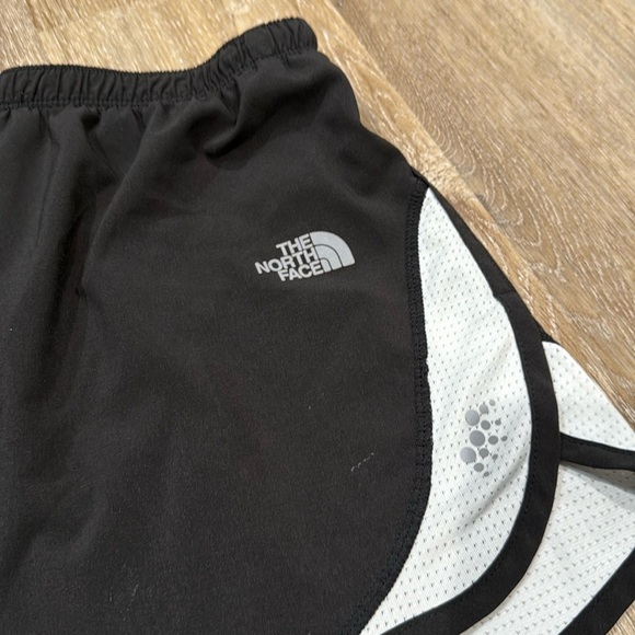 The North Face Black and White Athletic Shorts with Elastic Waistband SZ M - Picture 10 of 12